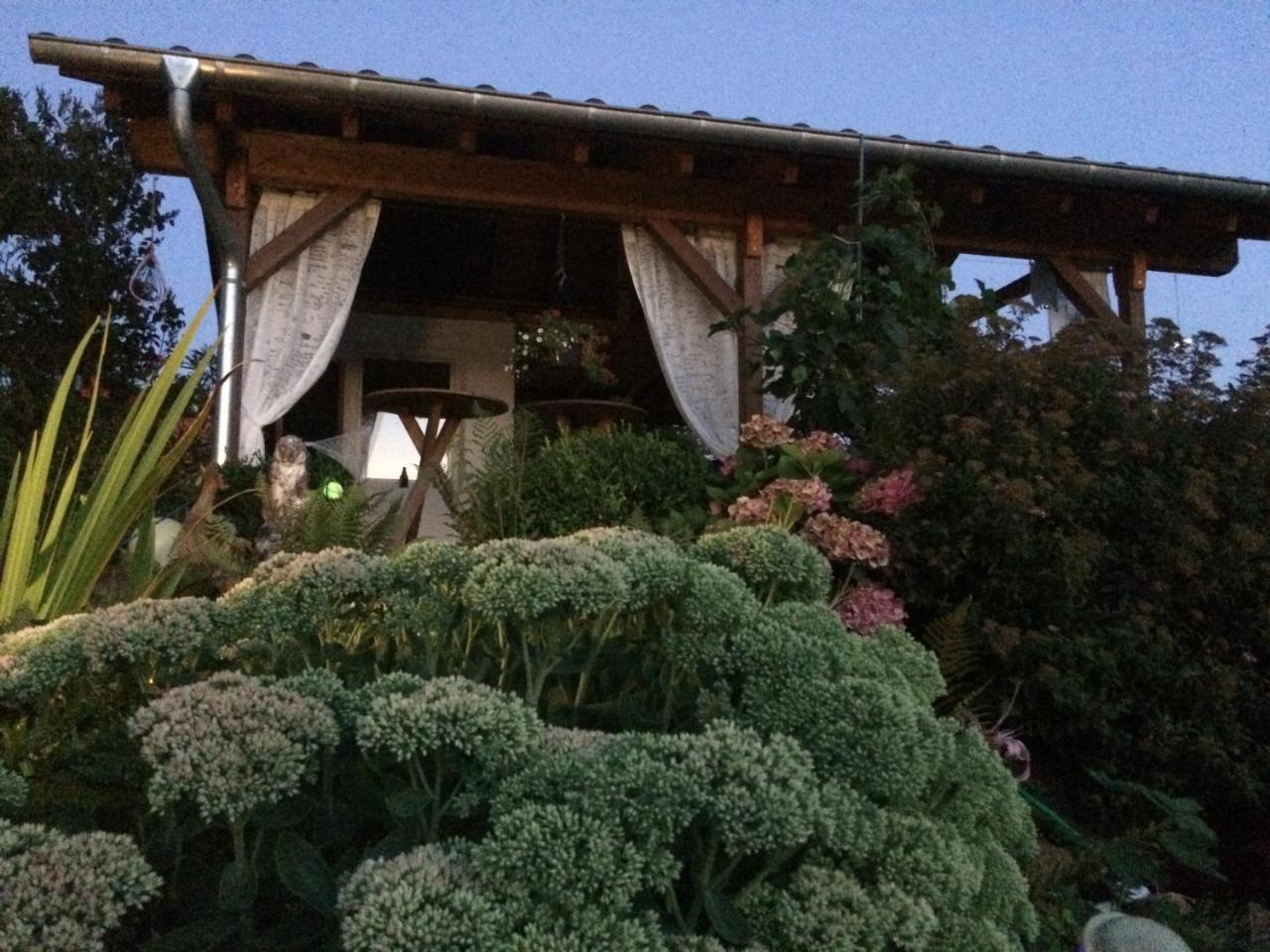 Pension Schmitz Serrig Buitenkant foto